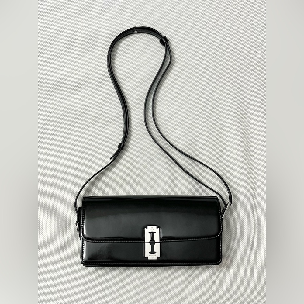 Vunque Occam Deroit Wide Shoulder Bag Black